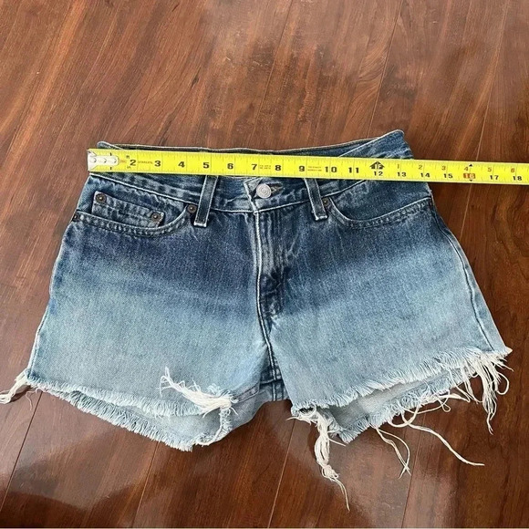 Levi’s ombré cut off  short - Picture 7 of 9